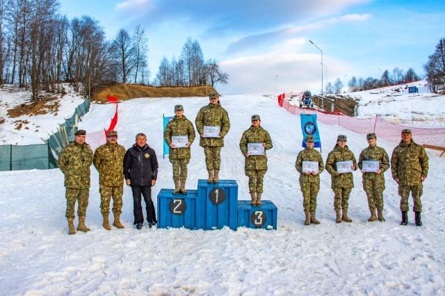 Competiție spectaculoasă de schi, cu elevii Colegiului Militar Câmpulung