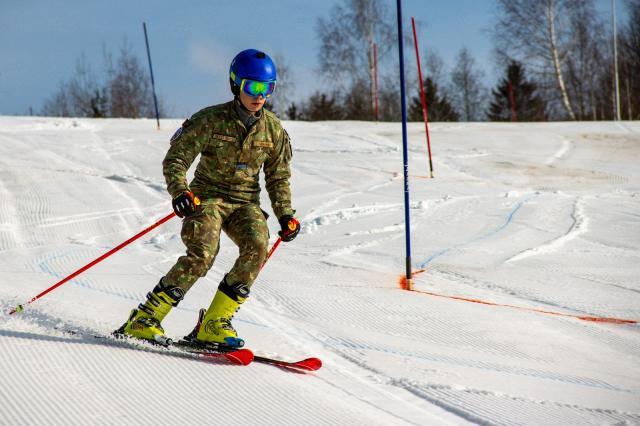 Competiție spectaculoasă de schi, cu elevii Colegiului Militar Câmpulung