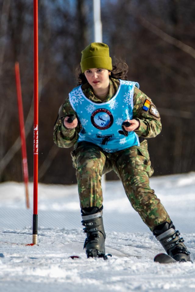 Competiție spectaculoasă de schi, cu elevii Colegiului Militar Câmpulung