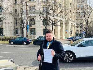 Bogdan Loghin a semnat contractul de două milioane de euro pentru asfaltarea a 12 străzi din Rădăuți