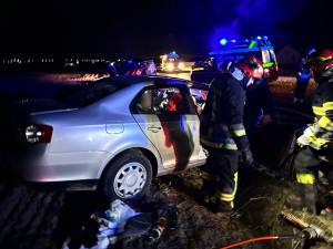 O femeie moartă, celălalt șofer rănit grav, după un impact violent între două mașini, în zona Slobozia Sucevei