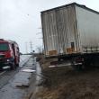 Un tir a ”zburat” de pe șoseaua de centură