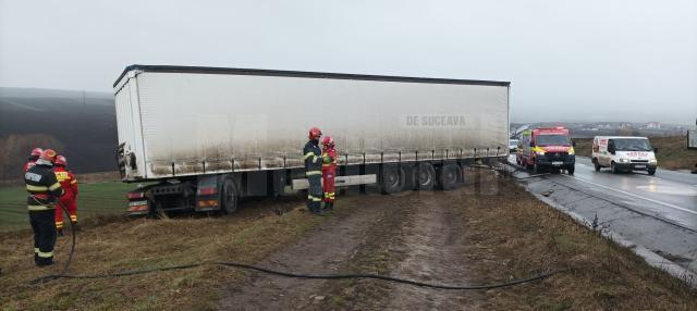 Un tir a ”zburat” de pe șoseaua de centură