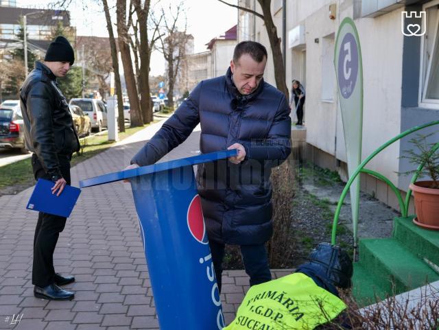 „Nu blocați accesul pietonilor cu panouri stradale publicitare!” este mesajul pe care îl transmite municipalitatea suceveană