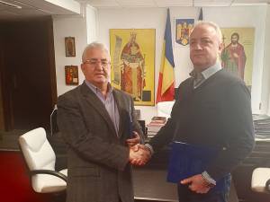 Semnarea contractului de refacere a podului de pe strada Mirăuți, care va fi lărgit pentru a nu gâtui traficul pe ruta alternativă Suceava – Botoșani