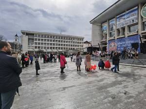 Mini-concert al grupului tradițional ”Dor” din Moara, la finele Marsului pentru viață din municipiul Suceava