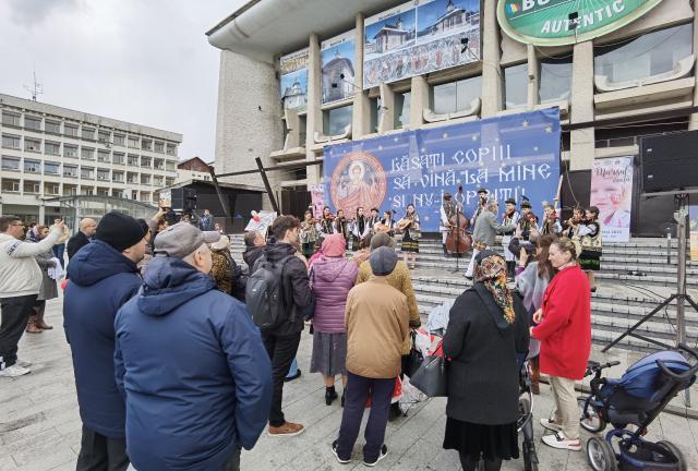 Mini-concert al grupului tradițional ”Dor” din Moara, la finele Marsului pentru viață din municipiul Suceava