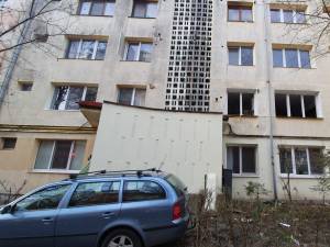 O persoană a fost rănită după o explozie care a avut loc într-un apartament