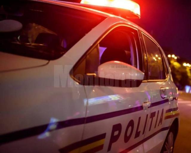 Polițiștii de la Biroul Rutier Suceava au fost sesizați că pe strada Mircea Șeptilici un autoturism avariat blochează o bandă de circulație