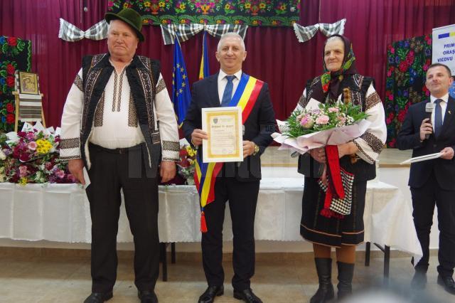 Primarul Vasile Iliuț a premiat 21 de cupluri de aur din Vicovu de Sus