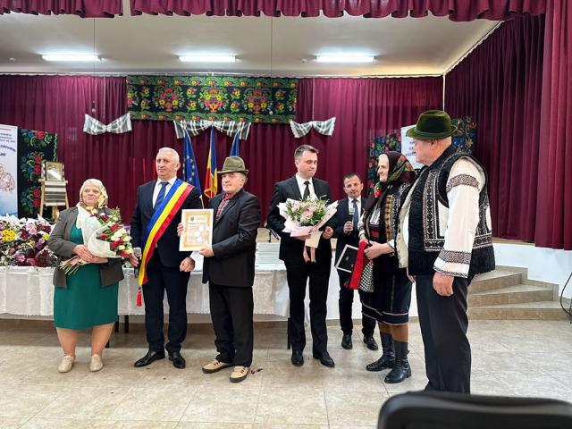 21 de „cupluri de aur” din orașul Vicovu de Sus au fost premiate de primarul Vasile Iliuț