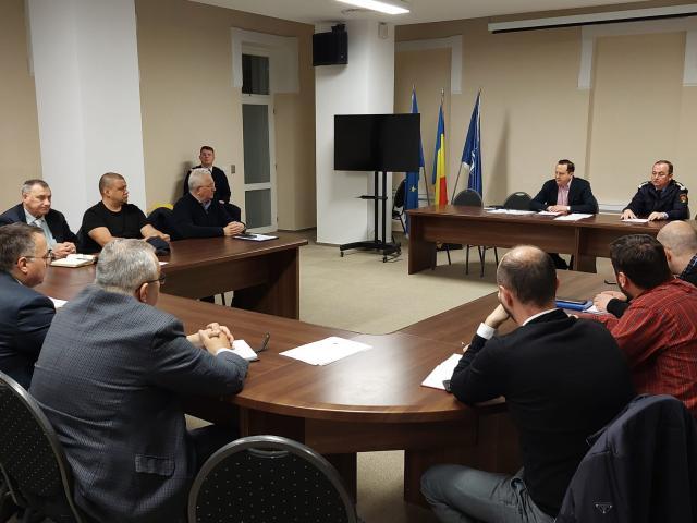 Ședință a Comitetului Județean pentru Situații de Urgență, pe tema exploziei din blocul de pe strada Tipografiei