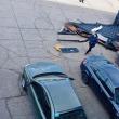 Opt mașini avariate de acoperișul sediului Jandarmeriei Suceava, care a fost smuls de vânt
