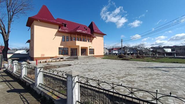 Costurile pentru construcţia gardului care să împrejmuiască curtea Căminului Cultural din Dornești urmau să se ridice la 230.000 de lei, adică aproape 50.000 de euro