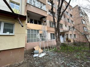 Primăria Suceava plătește aproape 91.000 de mii de lei pentru înlocuirea geamurilor și ușilor afectate de explozia de pe strada Tipografiei