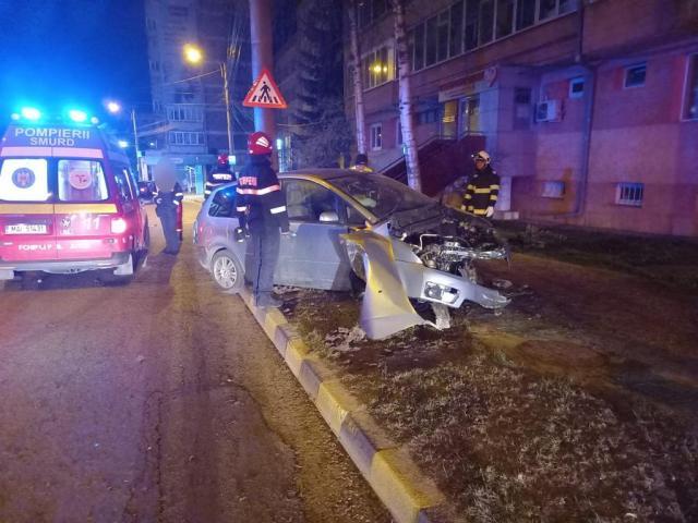 Șoferița în vârstă de 21 de ani care a intrat într-un stâlp din Suceava era băută zdravăn