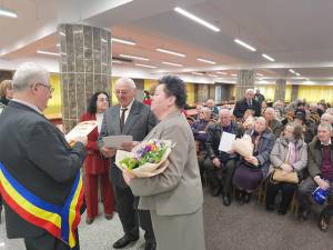 31 de ”Cupluri de aur” au fost sărbătorite la Primăria Suceava și premiate cu câte 1.000 de lei, la finele lunii martie 2023