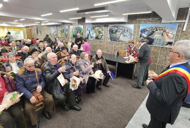 31 de ”Cupluri de aur” au fost sărbătorite la Primăria Suceava și premiate cu câte 1.000 de lei, la finele lunii martie 2023