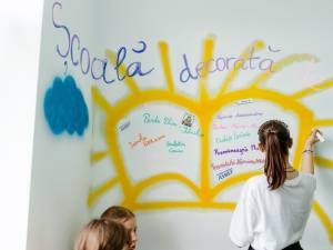 Pereții interiori ai Școlii Gimnaziale Baineț, pictați cu ajutorul Fundației Umanitare ASSIST