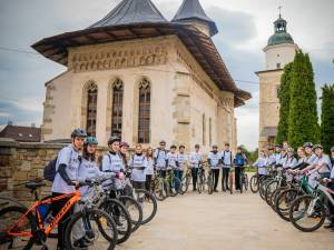 Tinerii ATOS pe biciclete, cu tricouri personalizate, la Marșul pentru viață, ediția IV-a