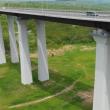 Viaduct peste calea ferată, în lungime de 1.015 m și cu 41 de deschideri, necesar a fi construit pe tronsul III al rutei alternative