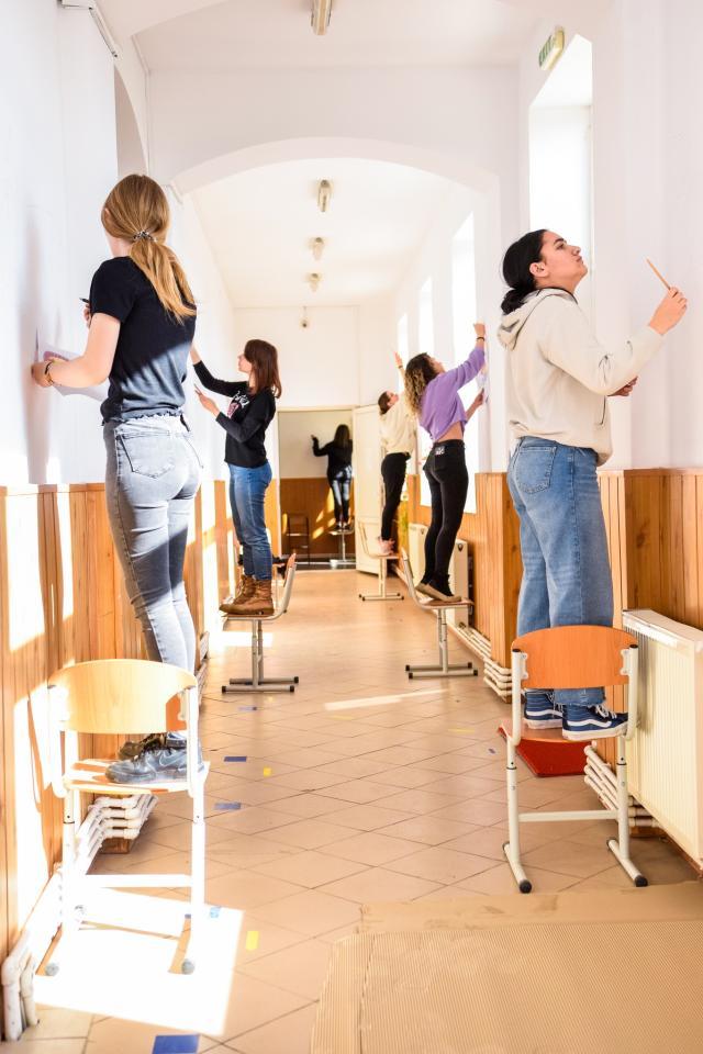 Pereții interiori ai Școlii Gimnaziale Baineț, pictați cu ajutorul Fundației Umanitare ASSIST