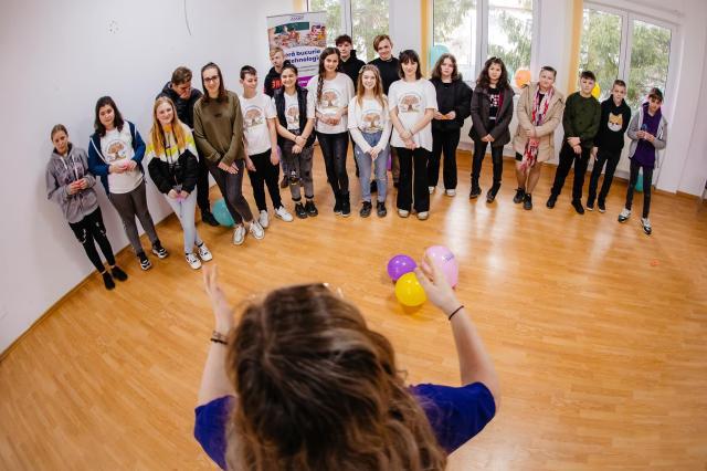 Pereții interiori ai Școlii Gimnaziale Baineț, pictați cu ajutorul Fundației Umanitare ASSIST