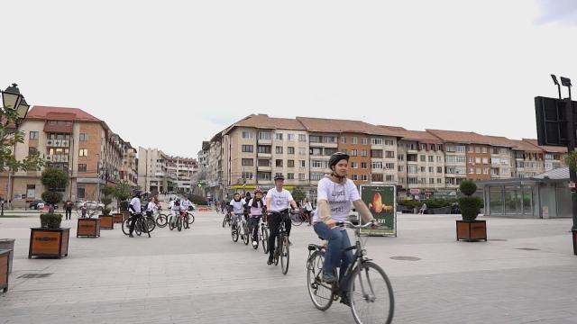 Tinerii ATOS pe biciclete, cu tricouri personalizate, la Marșul pentru viață, ediția a IV-a