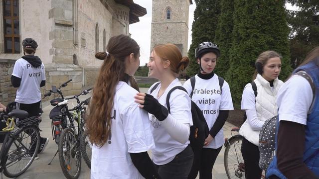 Tinerii ATOS pe biciclete, cu tricouri personalizate, la Marșul pentru viață, ediția a IV-a