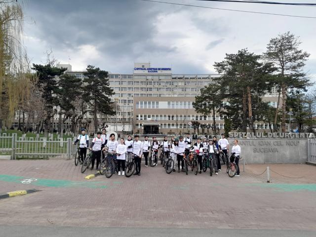 Tinerii ATOS pe biciclete, cu tricouri personalizate, la Marșul pentru viață, ediția a IV-a