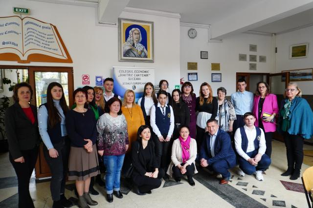 Olimpici ai Colegiului Economic „Dimitrie Cantemir” Suceava şi profesorii lor