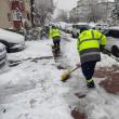 Intervenții la deszăpeziri pe străzile Sucevei, cu toate echipele și utilajele, pe cod roșu și cod portocaliu de ninsori și viscol, în luna aprilie