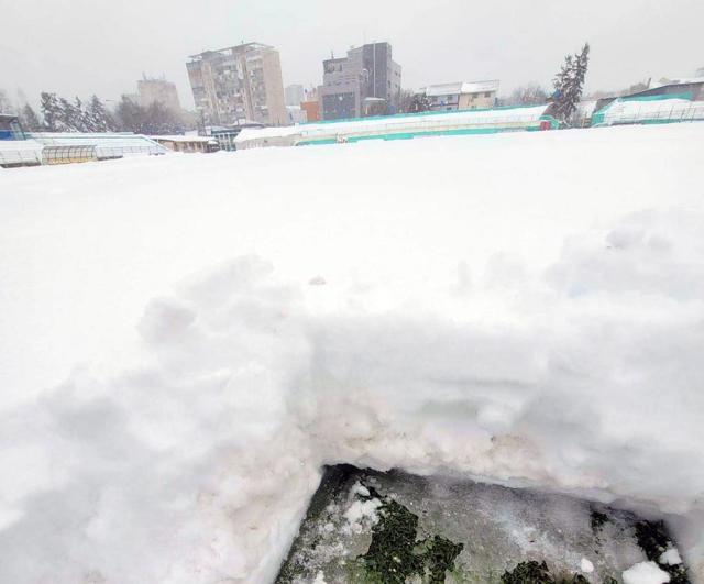 Stadionul Areni este acoperit cu strat gros de zapadă