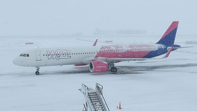 Patru zboruri au fost anulate din cauza închiderii Aeroportului Suceava