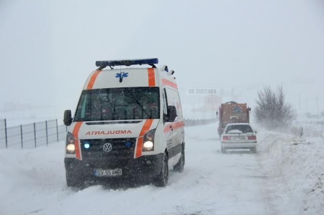 Din cauza condițiilor meteo s-a decis transferul la spitalul din Bistrița-Năsăud, cu o ambulanță
