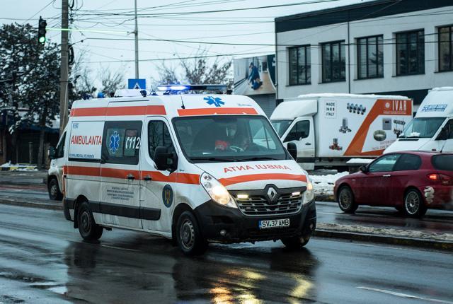 Din cauza condițiilor meteo s-a decis transferul la spitalul din Bistrița-Năsăud, cu o ambulanță