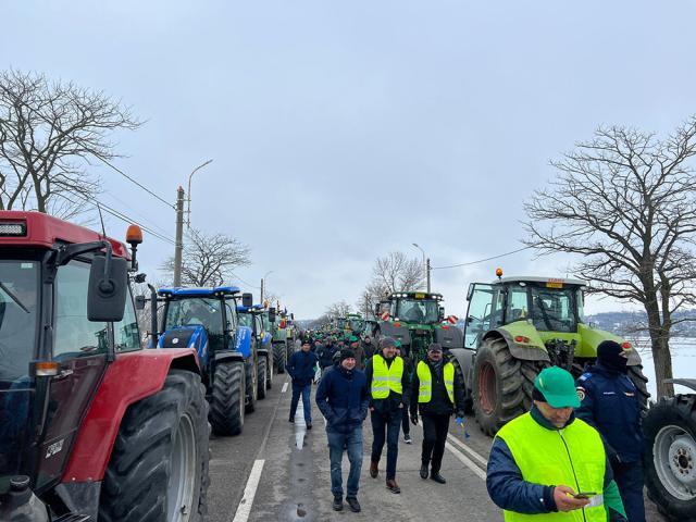 În jur de 450 de fermieri au protestat în Vama Siret, cerând respect și eliminarea concurenței neloiale