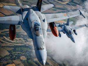 Aeronave de luptă de mare viteză vor efectua zboruri de antrenament la joasă înălțime. Foto Defense Romania