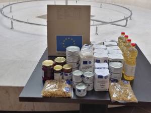 944 de cutii cu produse alimentare de la UE au fost distribuite în Suceava înainte de Paște