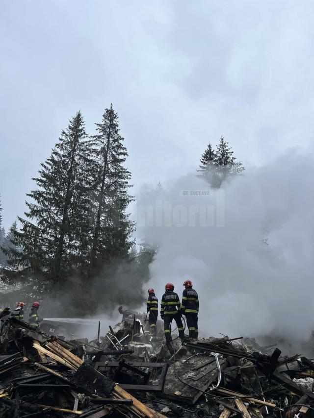 Prejudiciu de 500.000 de euro în urma incendiului de la cabana de pe TransRarău.