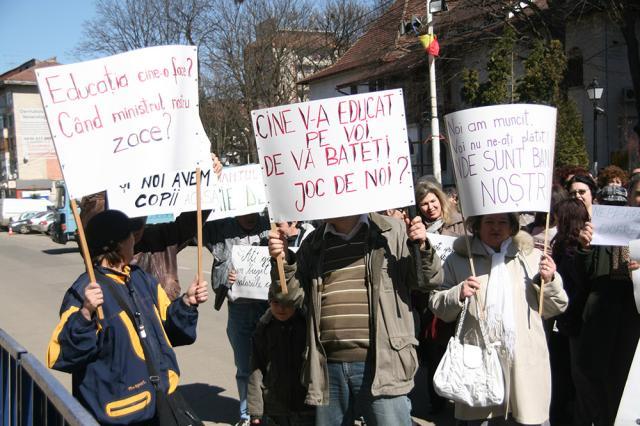 Oamenii școlii aleg dacă intră în grevă sau nu