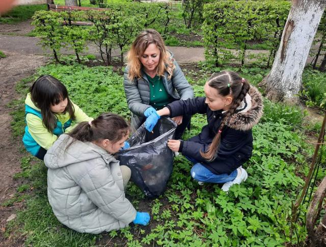 Aproape 1.000 de elevi și profesori au participat la o acțiune de ecologizare, la Rădăuți