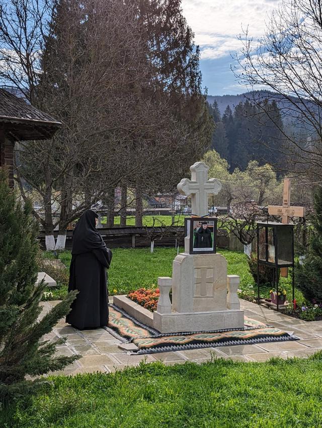 Curtea Mănăstirii Voroneț a fost plină de pelerini, în zi de Hram, de Sf. Gheorghe