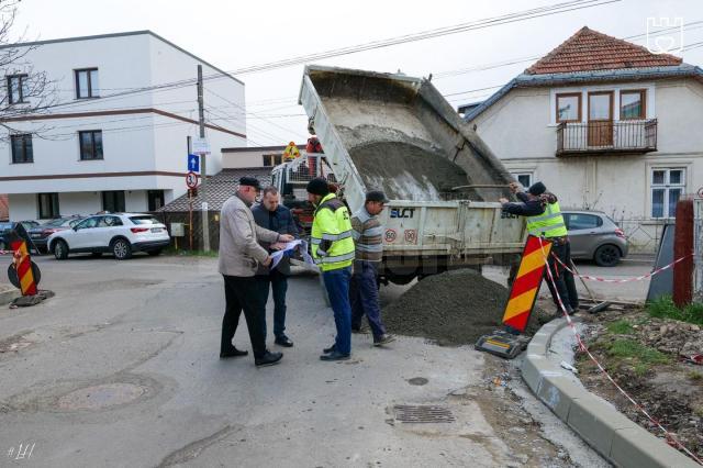 Pe străzile Ștefăniță Vodă și Luca Arbore, din zona centrală a Sucevei, au început lucrările de reabilitare și modernizare