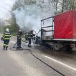 O autoutilitară a luat foc la intrarea în Suceava