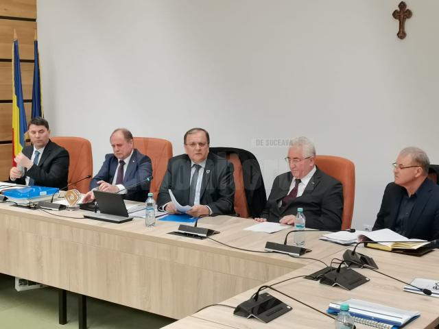 Președintele Consiliul Județean Suceava, Gheorghe Flutur, s-a întâlnit vineri cu potențialii membri fondatori ai „Organizaţiei de Management al Destinației Bucovina” (OMD)