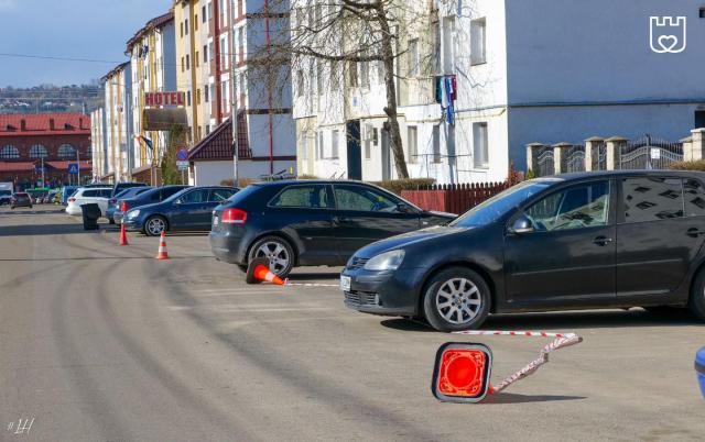 Cei care nu vor elibera străzile de mașinile parcate, în perioadele când se fac operațiuni de curățenie,  vor fi sancționați cu ridicarea mașinii și amenzi de până la 1.000 de lei