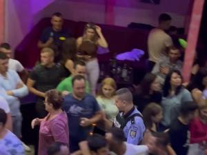 Razie a poliției în cluburi și baruri din Fălticeni, Dolhasca și Preutești