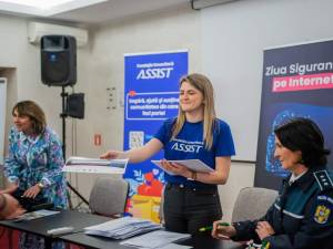 Zeci de elevi și studenți, îndrumați să nu cadă în capcanele din era digitală
