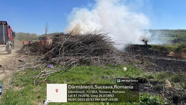 Firmă amendată cu 30.000 de lei pentru un incendiu în care au ars zeci de metri cubi de plop energetic